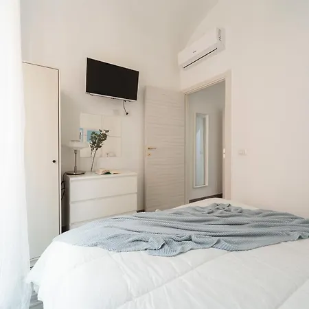 Flat 07 - New Opening 罗马